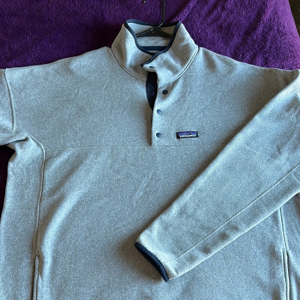Patagonia Gray Lightweight Shirt Jacket with Fleece Material